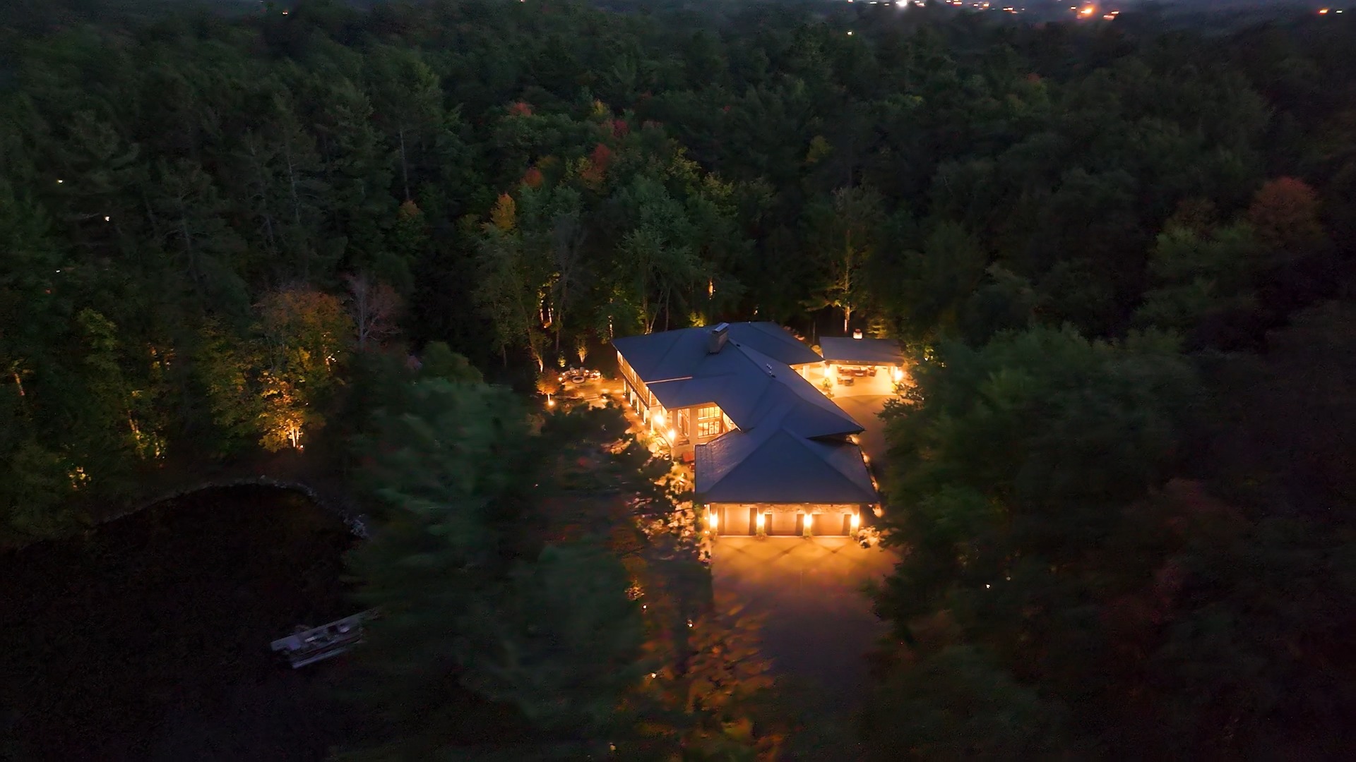 Check out this stunning property in Eagle River we were recently hired to showcase.
𝘞𝘩𝘢𝘵 𝘤𝘢𝘯 𝘸𝘦 𝘤𝘢𝘱𝘵𝘶𝘳𝘦 𝘧𝘰𝘳 𝘺𝘰𝘶? 📸